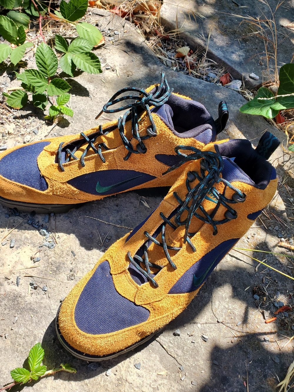 Nike Men’s Athletic Sneakers - Mustard Gold & Navy with Teal Swoosh
